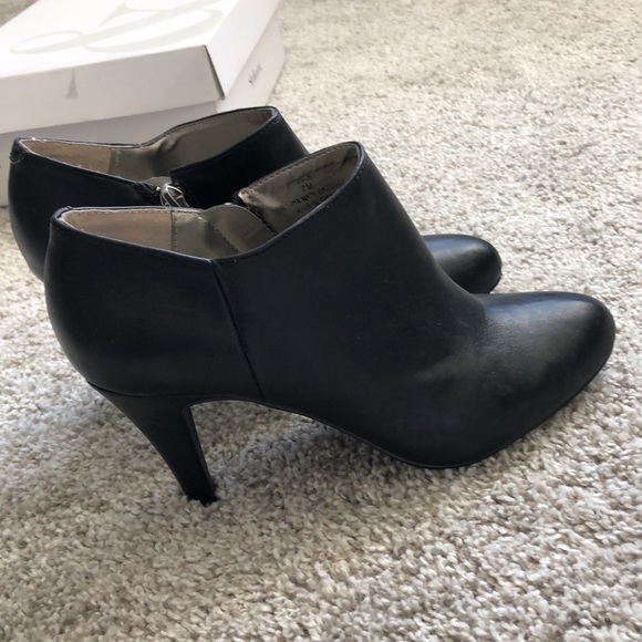 *SOLD* Style & Co Black Booties - Picture 5 of 9